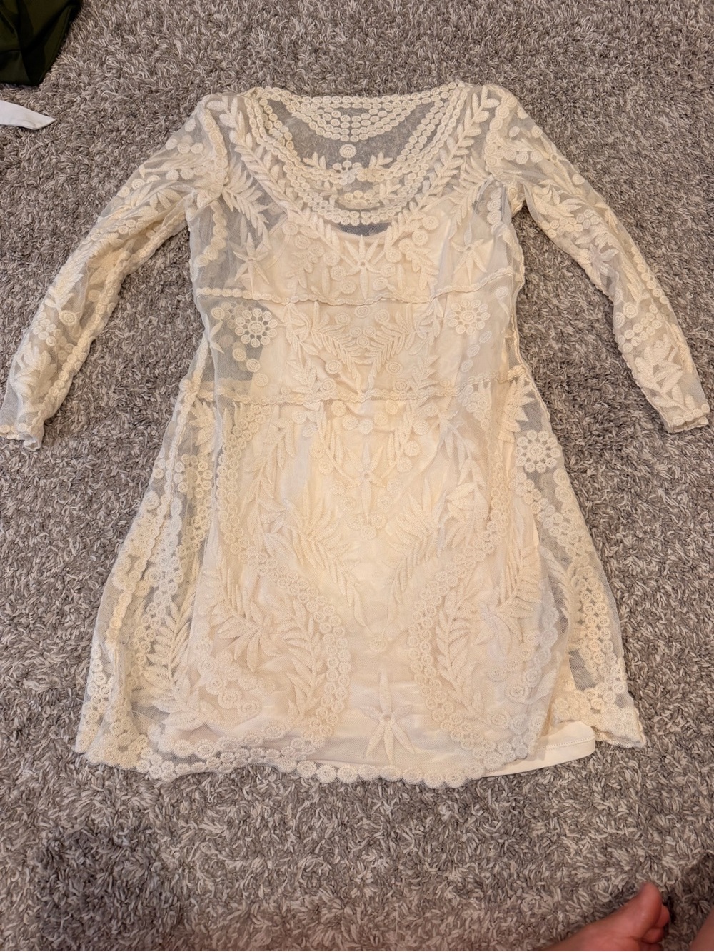 Express Cream Lace Long-Sleeve Dress